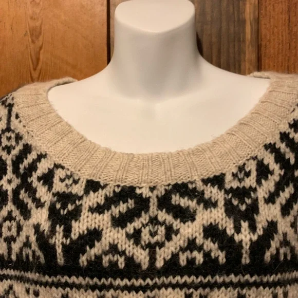 American Eagle Snowflake Sweater - Picture 2 of 13
